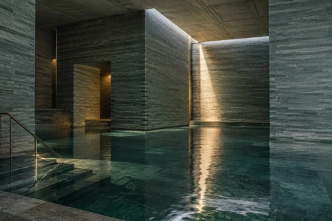 Đá quartzite, mặt nước và khe sáng trong Therme Vals